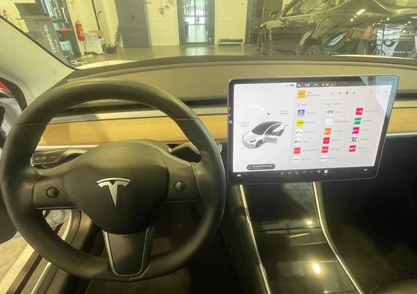 Tesla Model 3 cena 99900 przebieg: 125170, rok produkcji 2019 z Kościan małe 232
